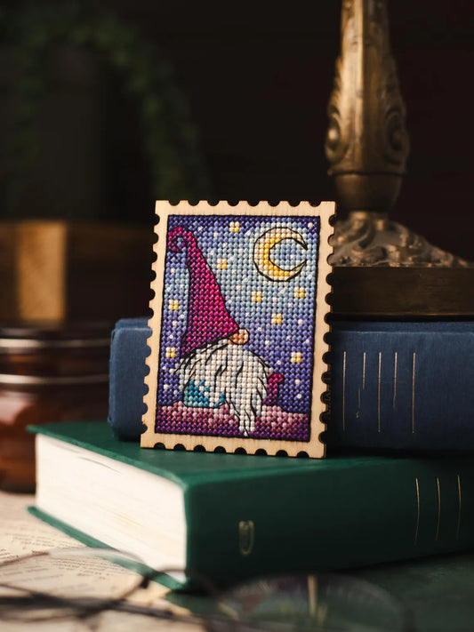 Dreamy Gnome Under Moonlight – Mini Stamp Diamond Painting Kit
